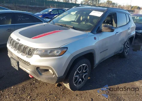 2024 Jeep Compass Trailhawk 4X4 z USA, uszkodzony, nr VIN 3C4NJDDN8RT149756